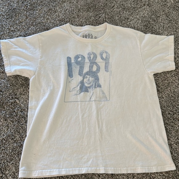 Taylor Swift Official Merch 1989 TV Shirt - Picture 1 of 4